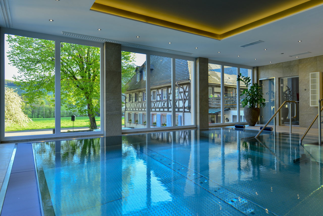 Panoramaschwimmbad Landidyll Hotel zum Kreuz Glottertal