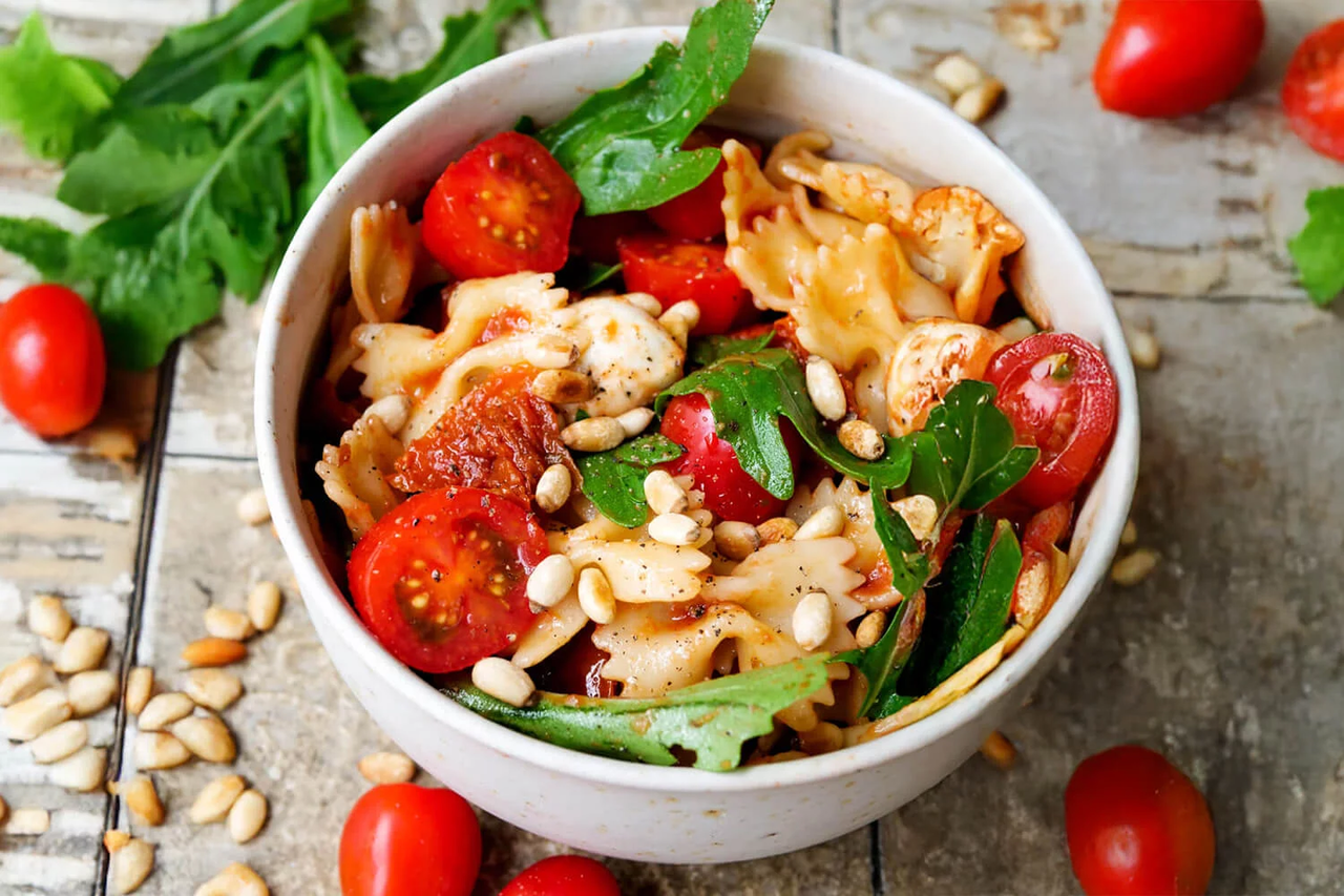 italienischer-Nudelsalat-einfaches-Rezept