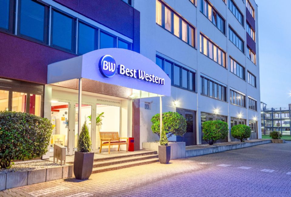 1_32399-Best-Western-Comfort-Business-Hotel-Hotel-Motive,-Außenansicht_Hotelansicht,-Nacht