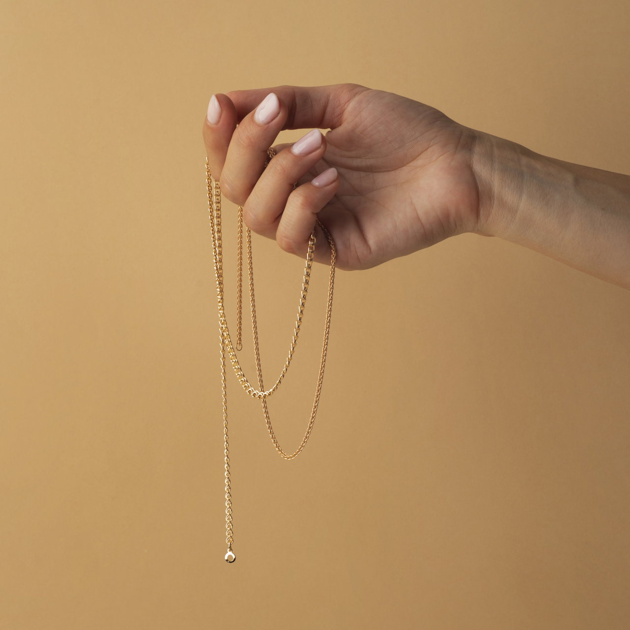 luxurious-shiny-golden-chain