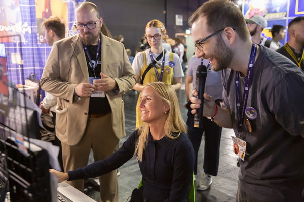 HL4_Interview Julia Carstens IHK Kreativwirtschaft_Auto JC_6900 ODER 590220922_freiggb_fmo_Jgamescom_25_056_063