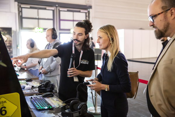 HL4_Interview Julia Carstens IHK Kreativwirtschaft_Auto JC_6900 ODER 590220922_freiggb_fmo_Jgamescom_25_056_009