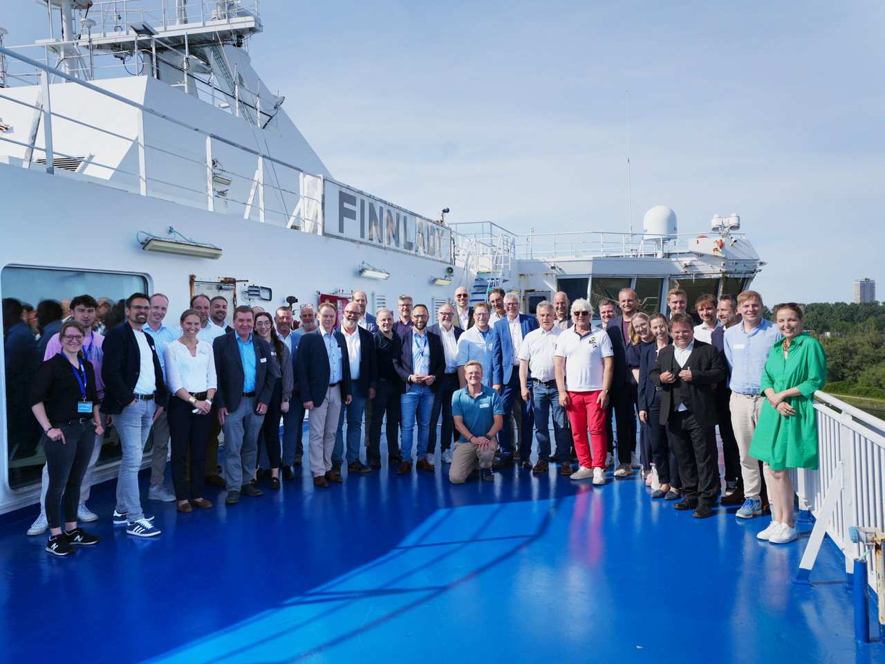 Gruppenbild der IHK-Gremien an Bord der Fähre