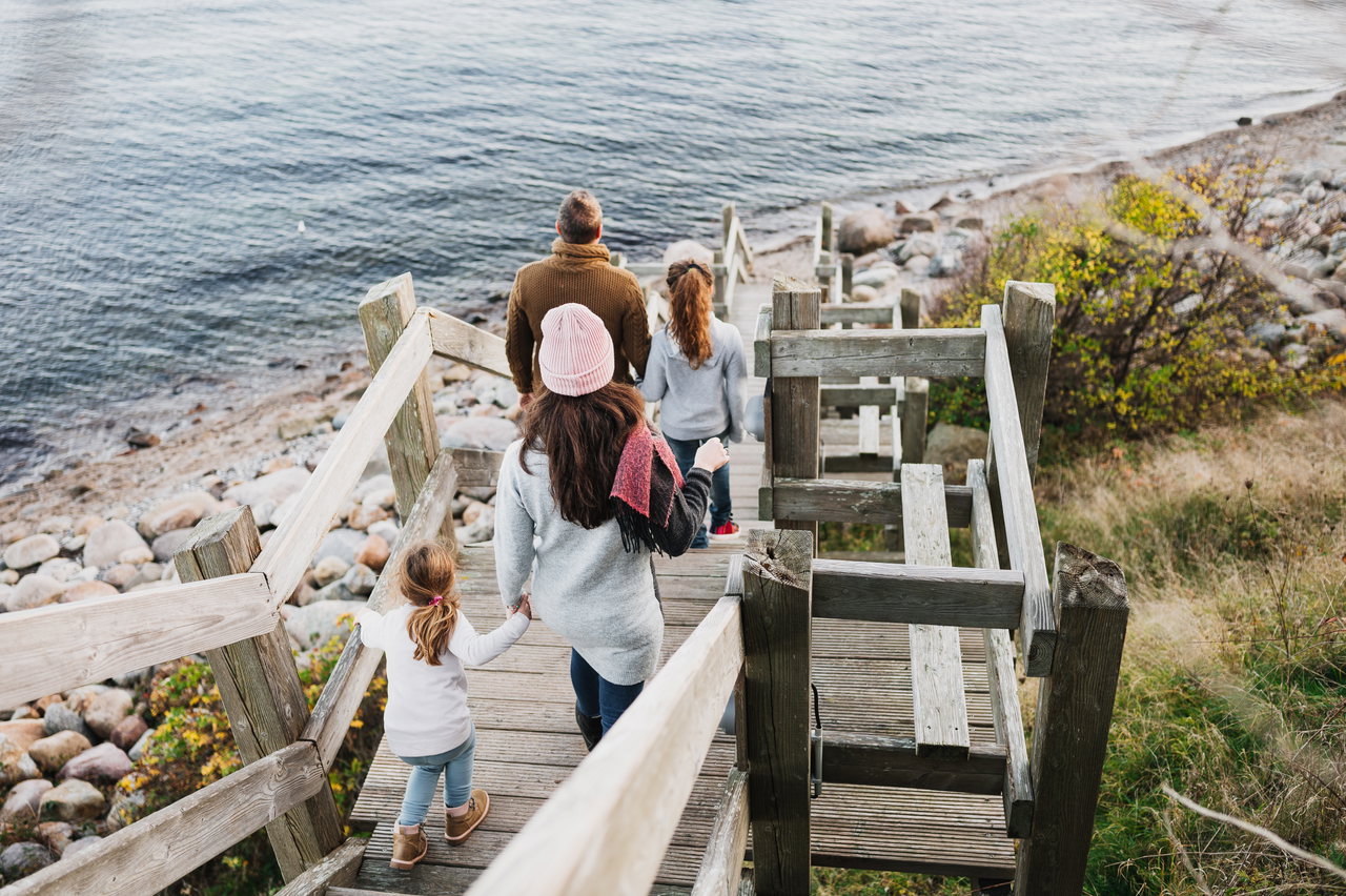 Jugendherberge Dahme_Familie_Ostsee_Steg(c)DJH-Landesverband Nordmark e.V.