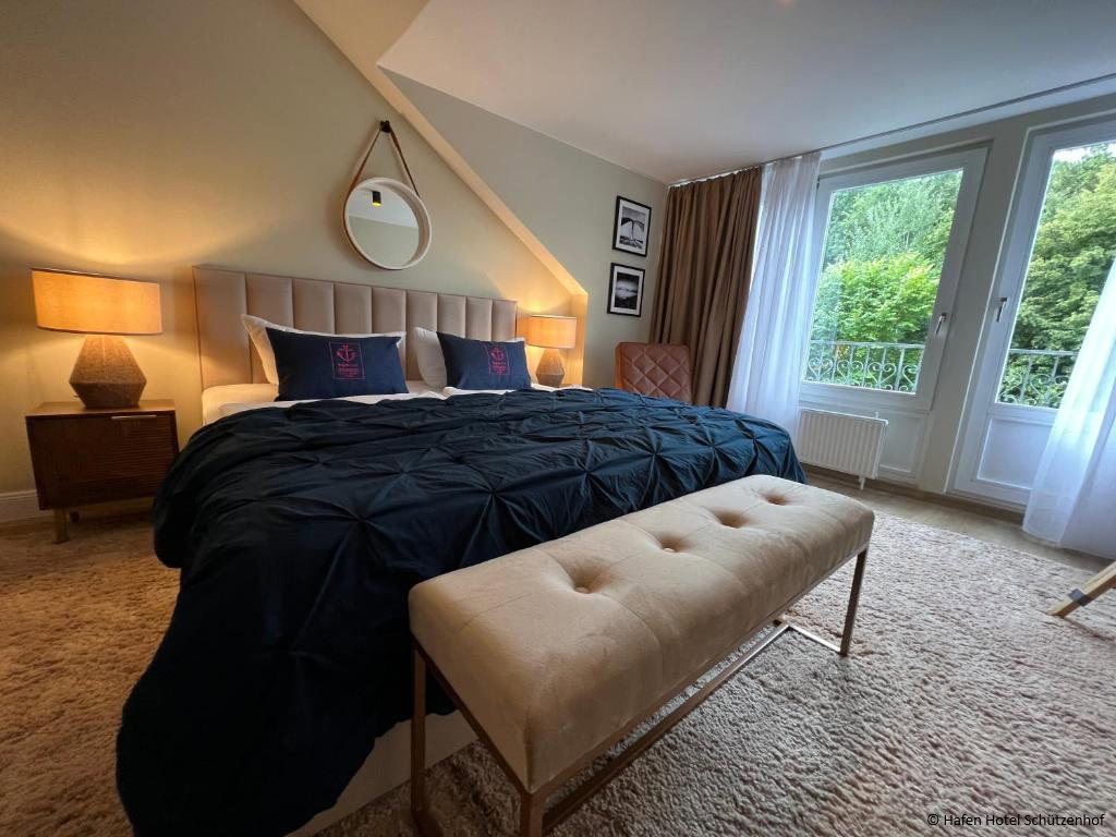 Hafen_Hotel_Schuetzenhof_Zimmer300_Bett_c_Hafen_Hotel_Schützenhof
