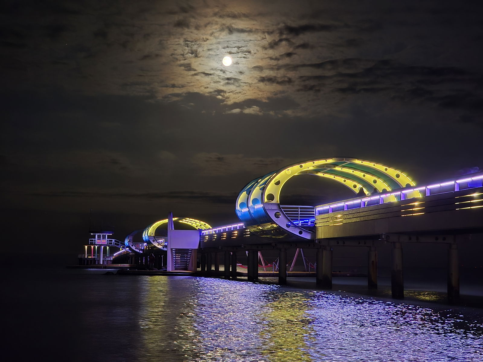 Lichtbrücke_Mond