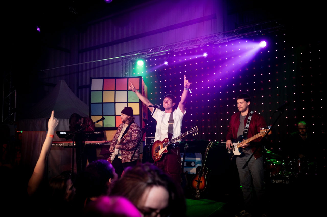 Die Band Nickel & Dime live auf der Bühne der CARAVAN und CO