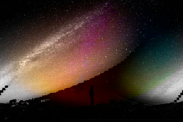 universe-oMpAz-DN-9I-unsplash