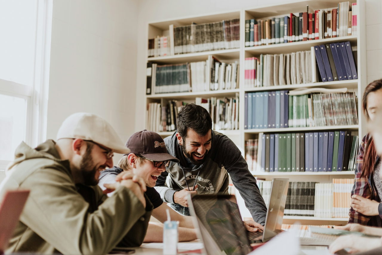 startup-XkKCui44iM0-unsplash