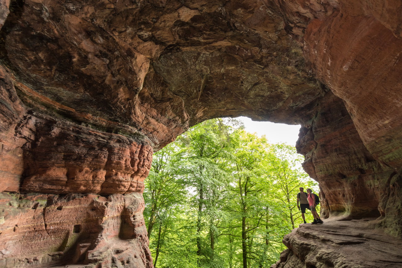 ET-2018-200-Eifelsteig_Genovevahohle__Eifel_Tourismus_GmbH_Dominik_Ketz