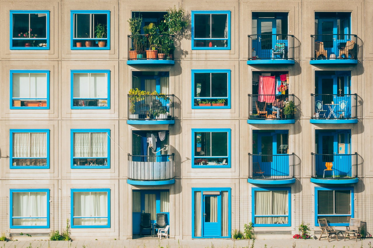 balcony-UHyrjKPsshk-unsplash