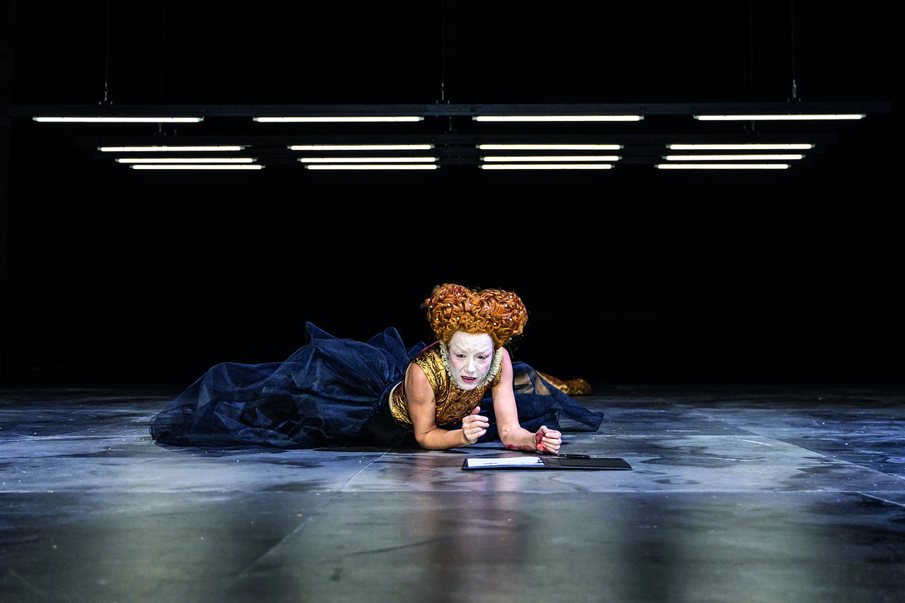 8_Ausstellung_ada_Anja_Lenßen_Maria_Stuart_Foto_Christina_Iberl
