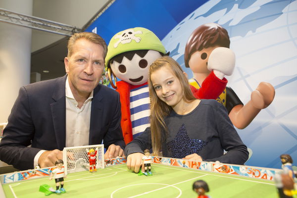 Andreas  Köpke ist einer der erfolgreichsten Torhüter in der Geschichte des deutschen Fußballs. Der Weltmeister von 1990 prägte über viele Jahre den 1. FC Nürnberg und die deutsche Nationalmannschaft und steht bis heute für Zuverlässigkeit, Erfahrung und sportliche Bodenständigkeit. 