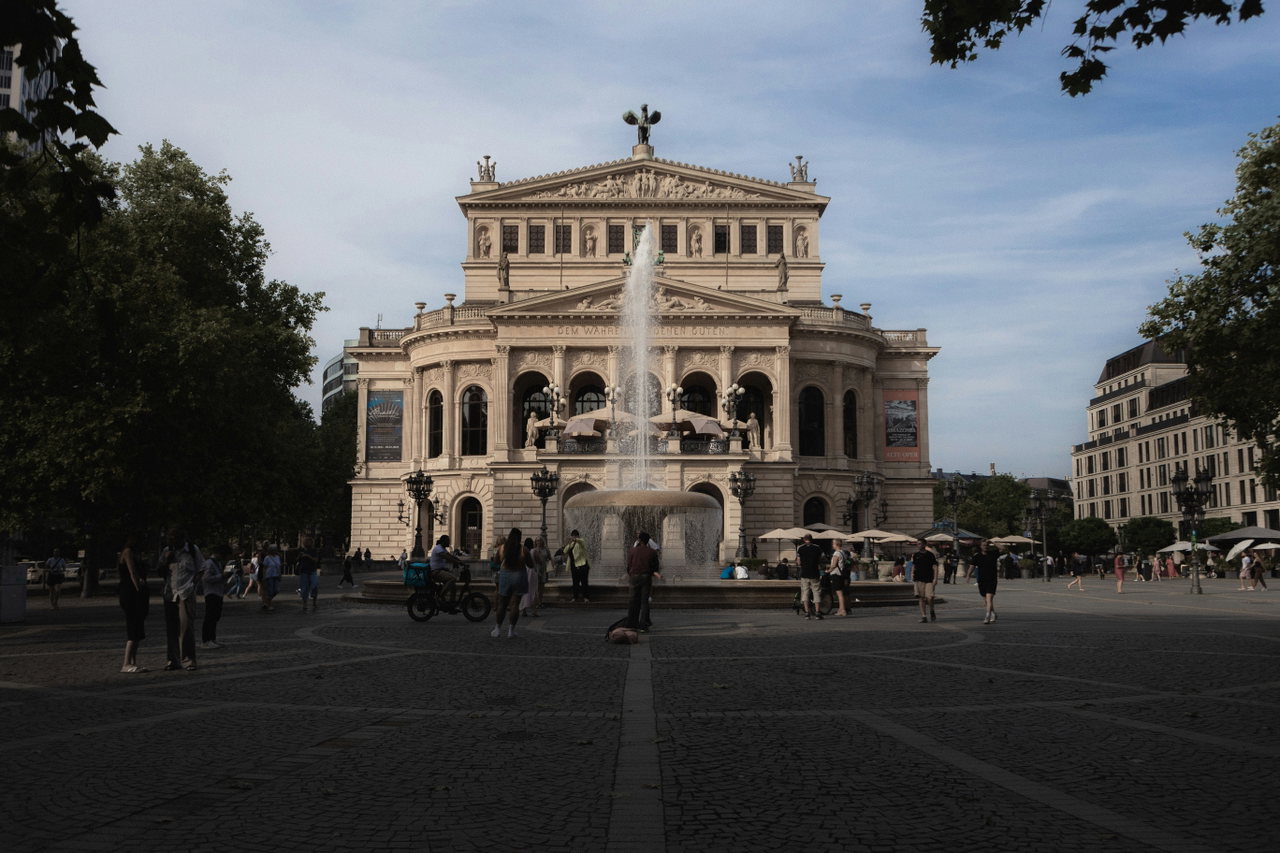 Frankfurt-dmiY9Ca7BB8-unsplash