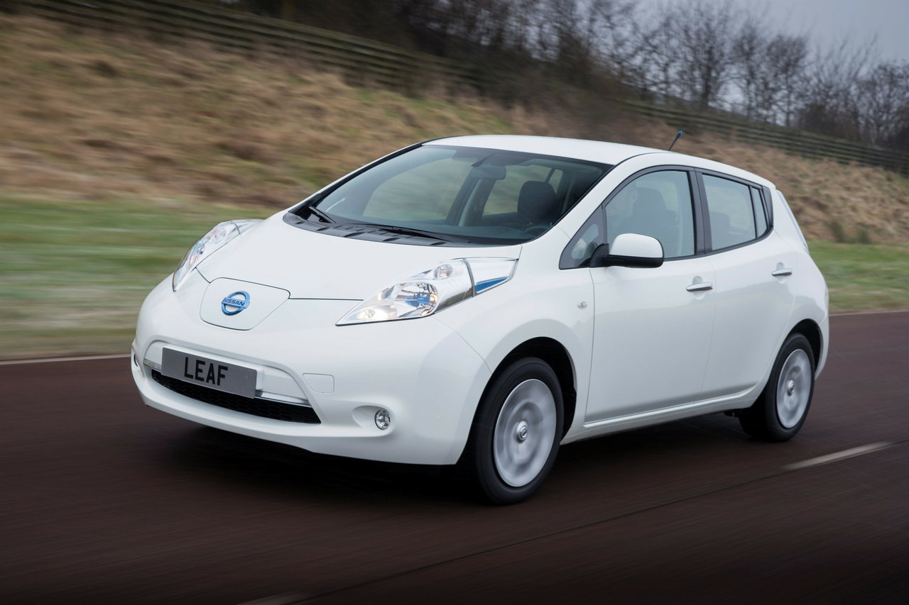  Nissan Leaf (2015).