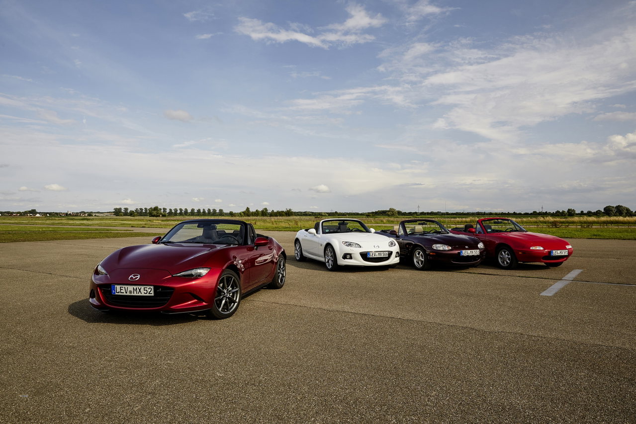  Vier Generationen Mazda MX-5 (2019).