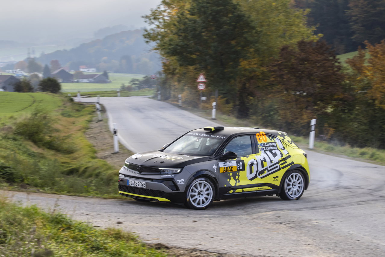 ADAC Opel Electric Rally Cup 2025: Der neue Mokka GSE Rally diente als Vorausfahrzeug.