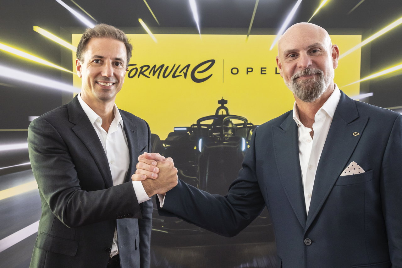 Markenchef Florian Huettl (l.) und Jeff Dodds, CEO der Formula E.