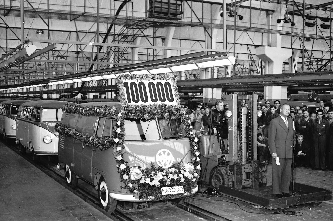 Der 100.000 Volkswagen Transporter 1954.