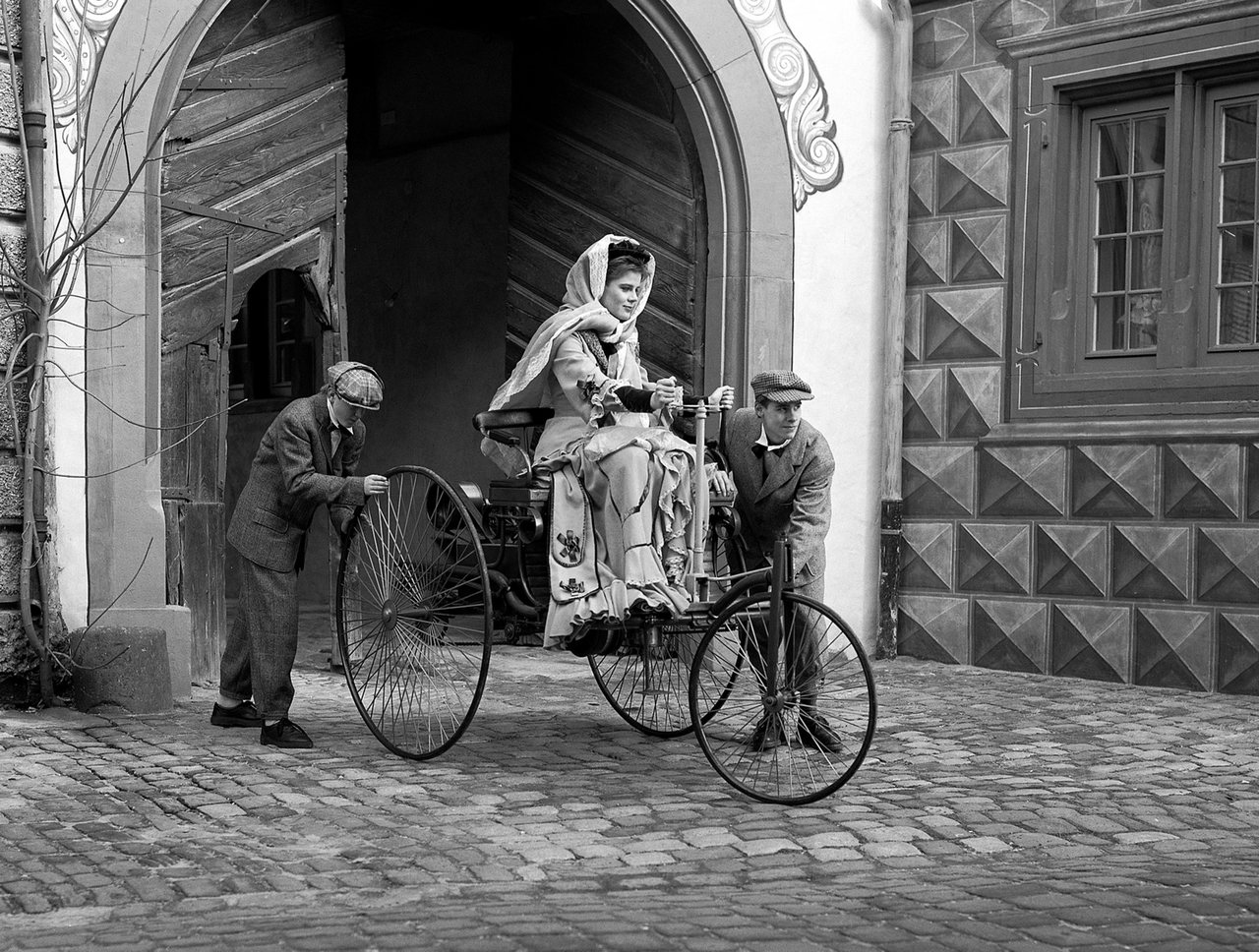 Das Automobil hat Bertha Benz, der Ehefrau des Automobilerfinders Carl Benz, viel zu verdanken.