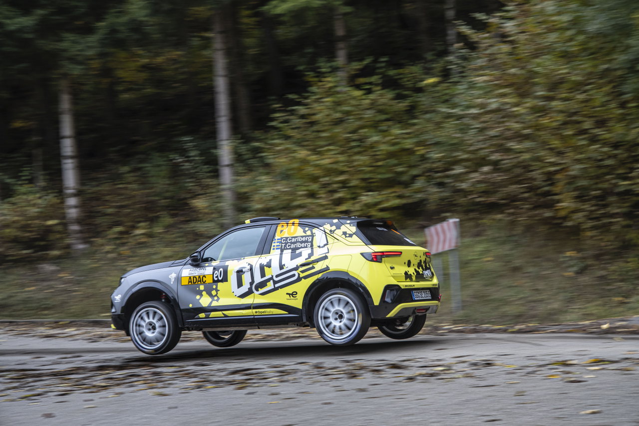 ADAC Opel Electric Rally Cup 2025: Der neue Mokka GSE Rally diente als Vorausfahrzeug.