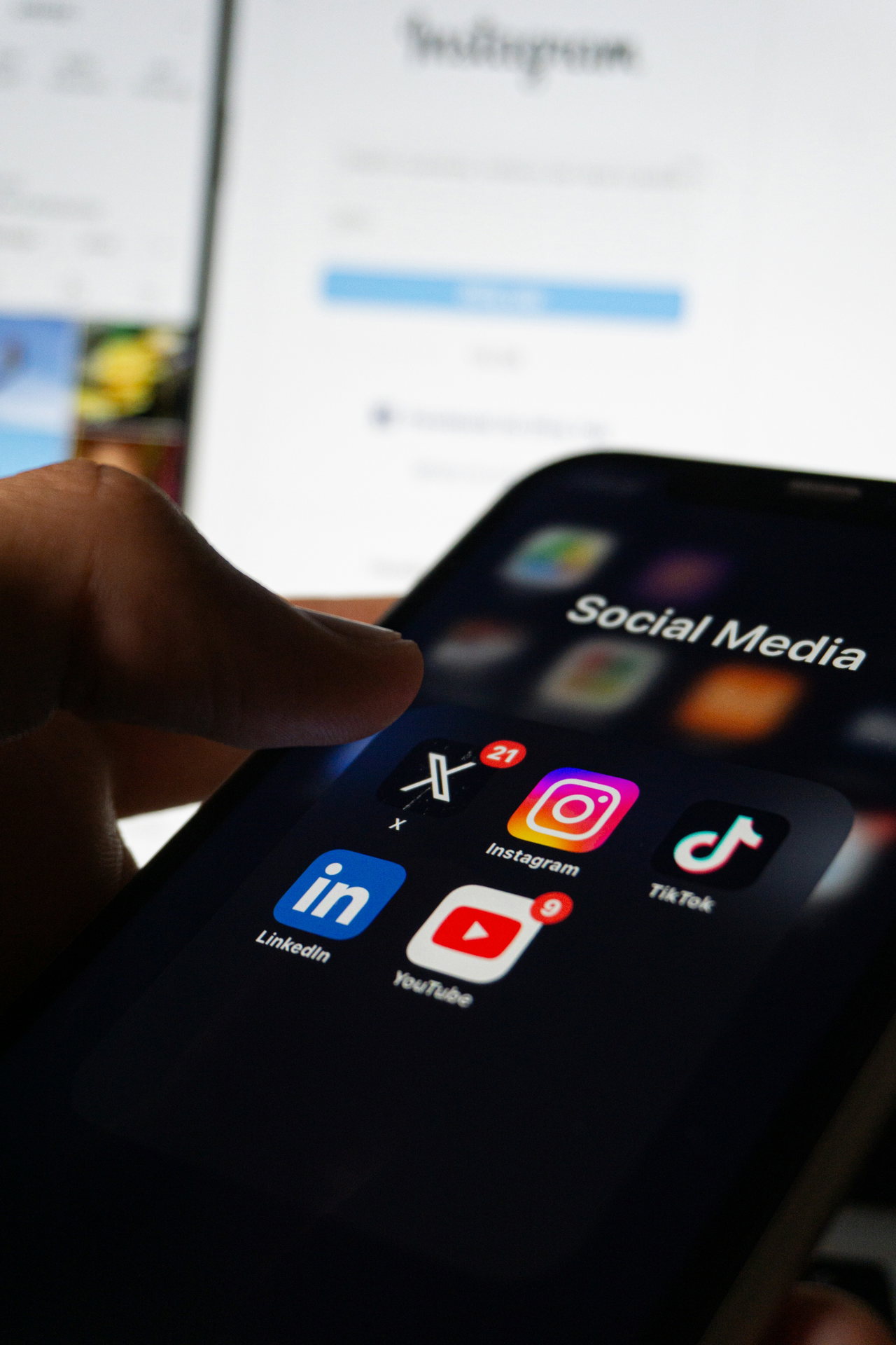 bots social media-0cpyFsSUiSc-unsplash