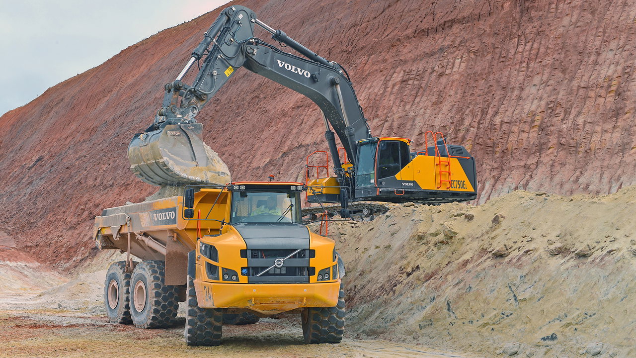 Gemeinsam bilden Bagger, Dumper und Radlader die Schlüsselbestandteile der Prozesskette.