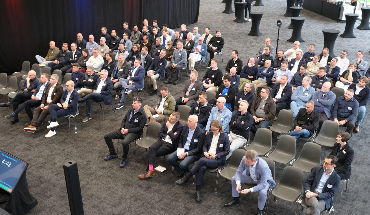 Knapp 100 Flottenbetreiber und Fuhrparkmanager aus ganz Europa nutzten das Symposium, um sich über Vernetzung und Datenmanagement zu informieren und auszutauschen. 