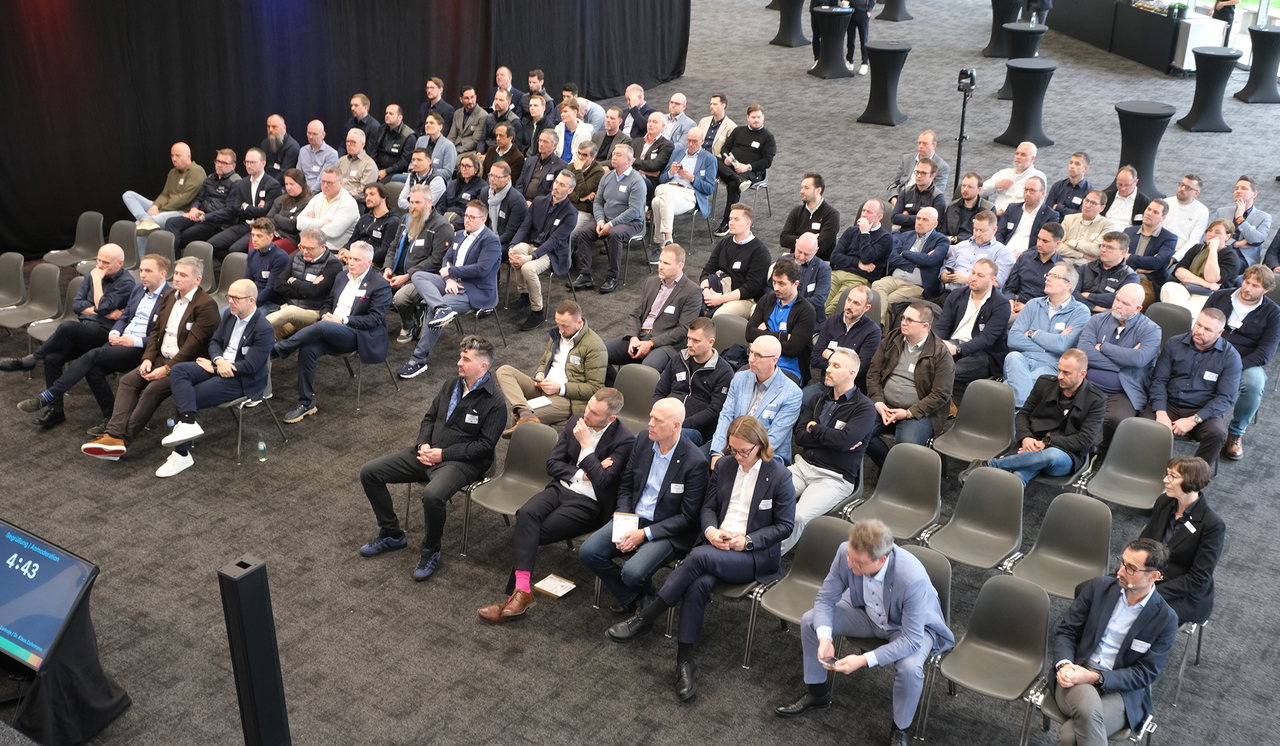 Knapp 100 Flottenbetreiber und Fuhrparkmanager aus ganz Europa nutzten das Symposium, um sich über Vernetzung und Datenmanagement zu informieren und auszutauschen. 