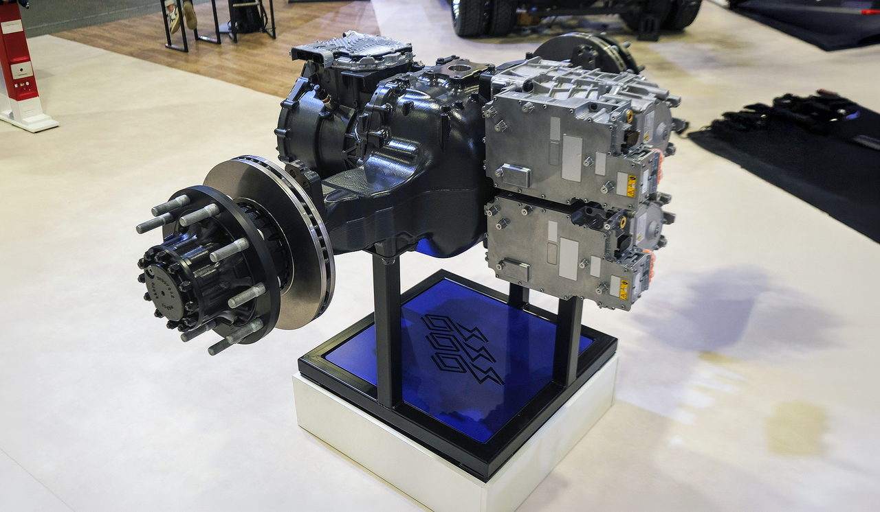 In die E-Achse (hier die Variante von Volvo und Renault Trucks) sind Elektromotoren und Getriebe integriert. 
