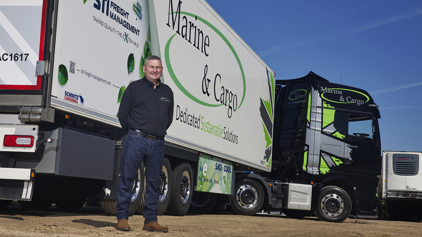 Von der Qualität überzeugt: Geschäftsführer Andrew Marshall setzt bei den Kühlaufliegern im Fuhrpark auf Schmitz Cargobull.