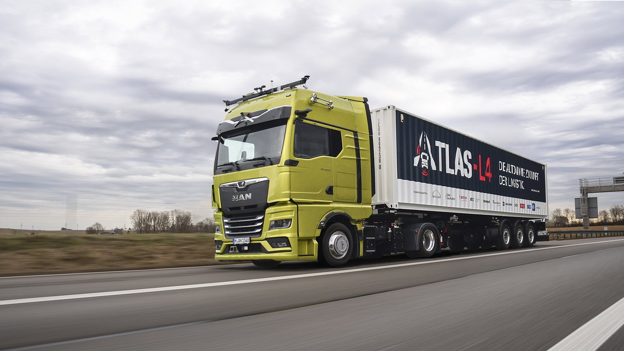 Im Projekt ATLAS-L4, abgeschlossen im Mai 2025, hat MAN praktische Erfahrungen in Sachen autonomer Fernverkehr gesammelt.
