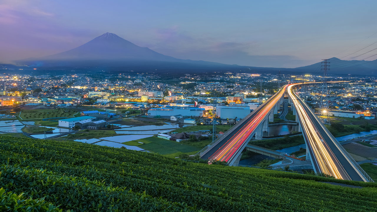 Die Shin-Tōmei-Autobahn auf der japanischen Hauptinsel Honshū ist Schauplatz großangelegter Fahrversuche autonomer Lkw.