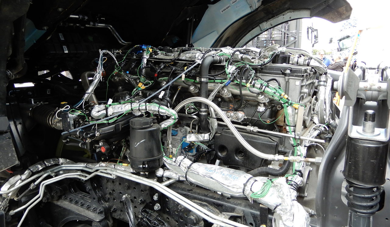 Nein, kein Diesel: Diesen 15,6 Liter großen OM 473 hat Mercedes-Benz zum Wasserstoffverbrenner umgewandelt.