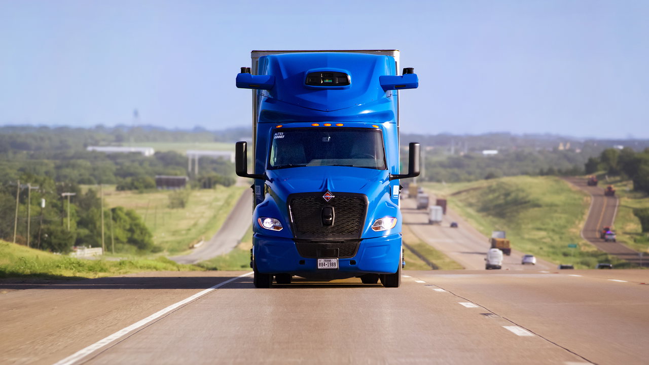 Selbstfahrtechnologie-Entwickler Aurora hat im Juli 2026 die zweite Generation seiner autonomen fahrerlosen Lkw mit „Aurora Driver“ vorgestellt.