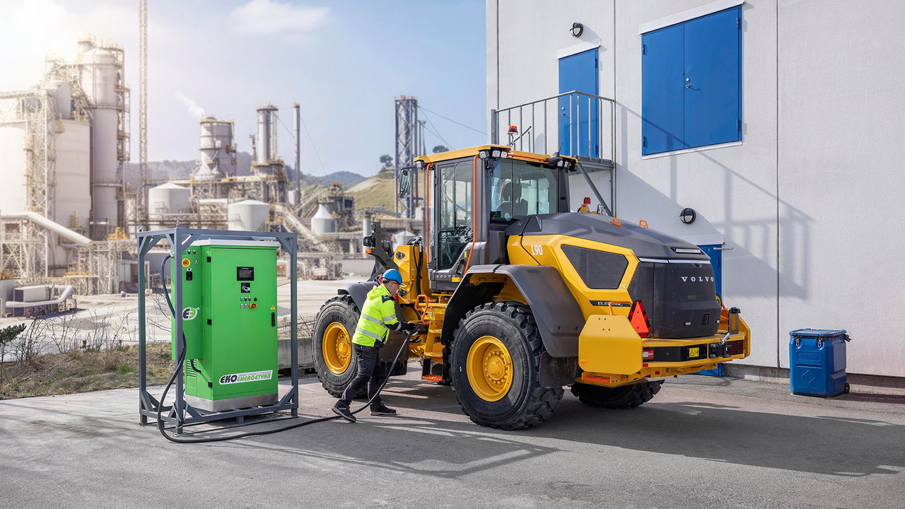 Starker Elektro-Radlader: Der Volvo L90 Electric mit 180 kWh Batteriekapazität und bis zu 17,3 t Einsatzgewicht.