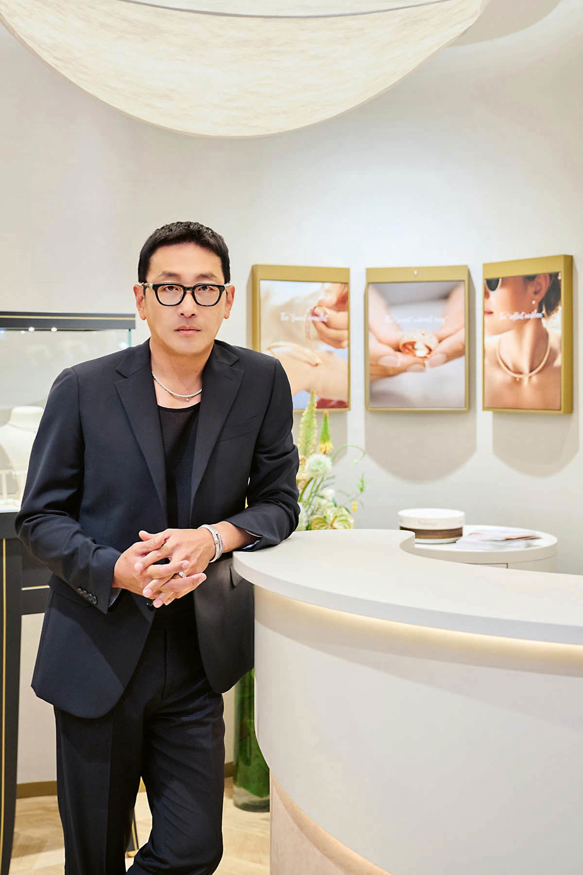 Der südkoreanische Schaupieler Ha Jung-woo in der Wellendorff-Boutique in Seoul