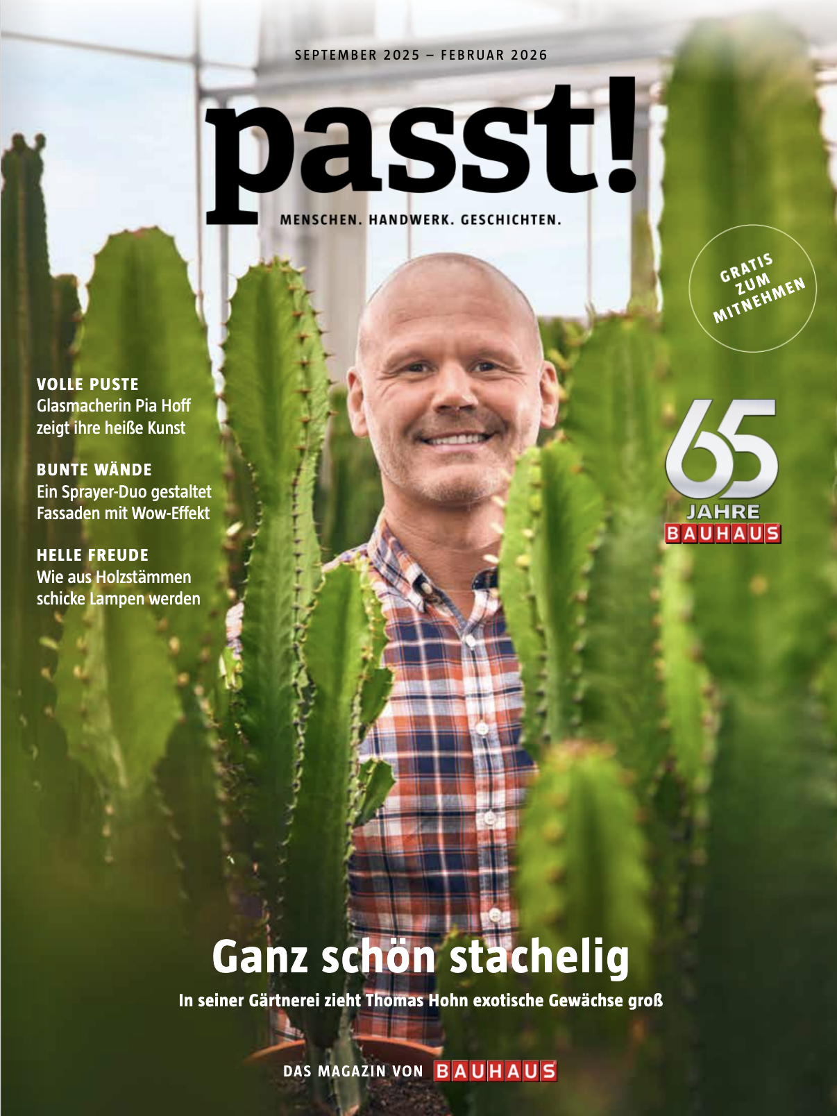 Cover des BAUHAUS-Magazins passt! mit der Titelzeile „Ganz schön stachelig“, ein Mann zwischen hohen Kakteen