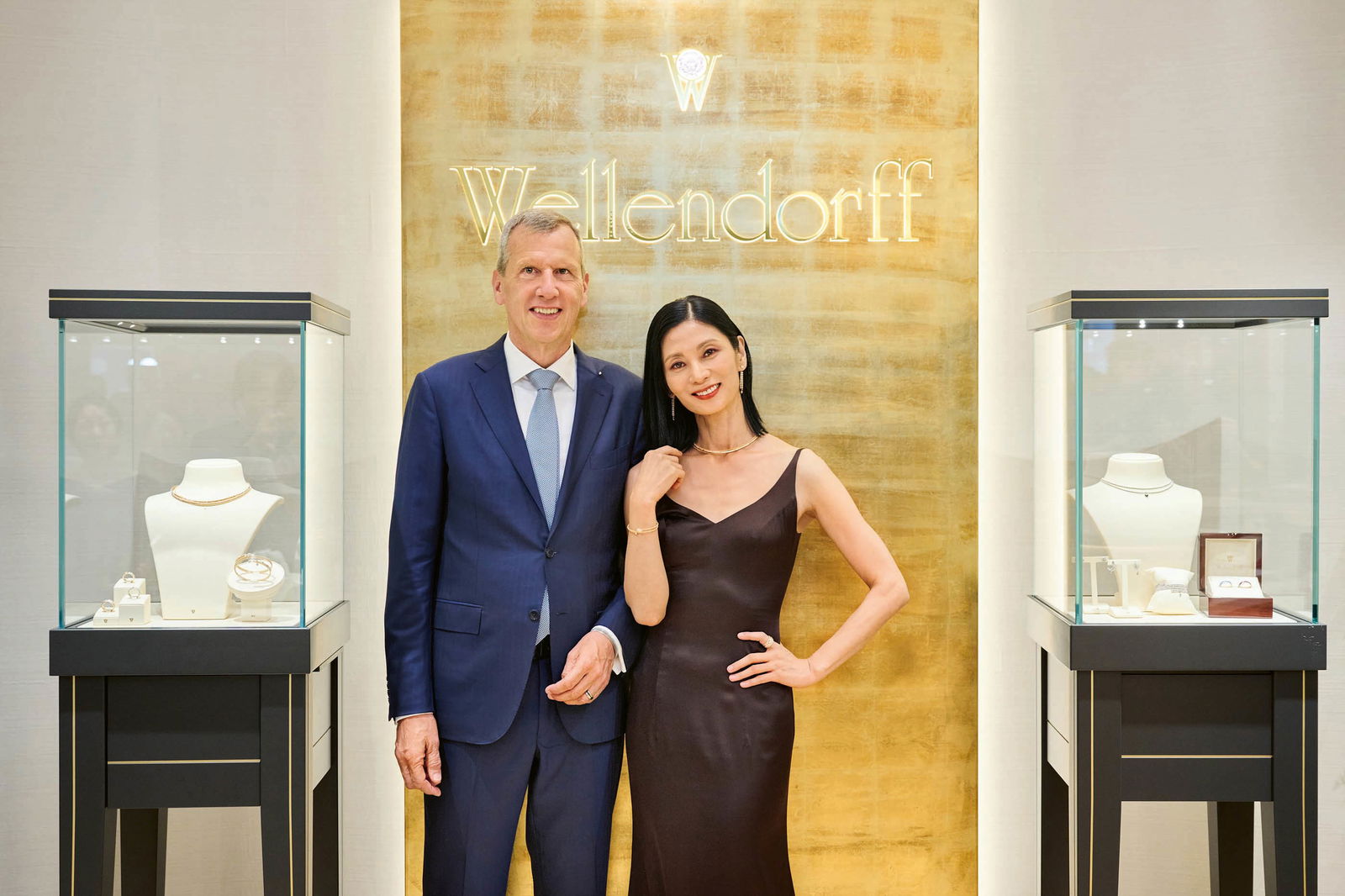 Christoph Wellendorff mit Ballett-Star Kang Sue-jin in der Wellendorff-Boutique in Seoul