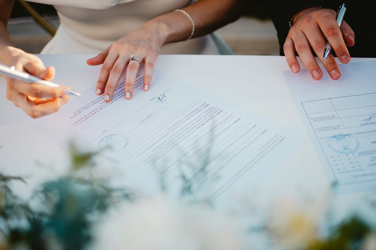 wedding paperwork-4RfRggc0hRA-unsplash