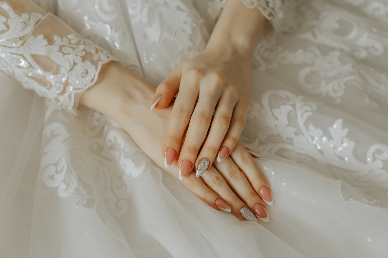 bride nails-XXfEPFGCZfA-unsplash