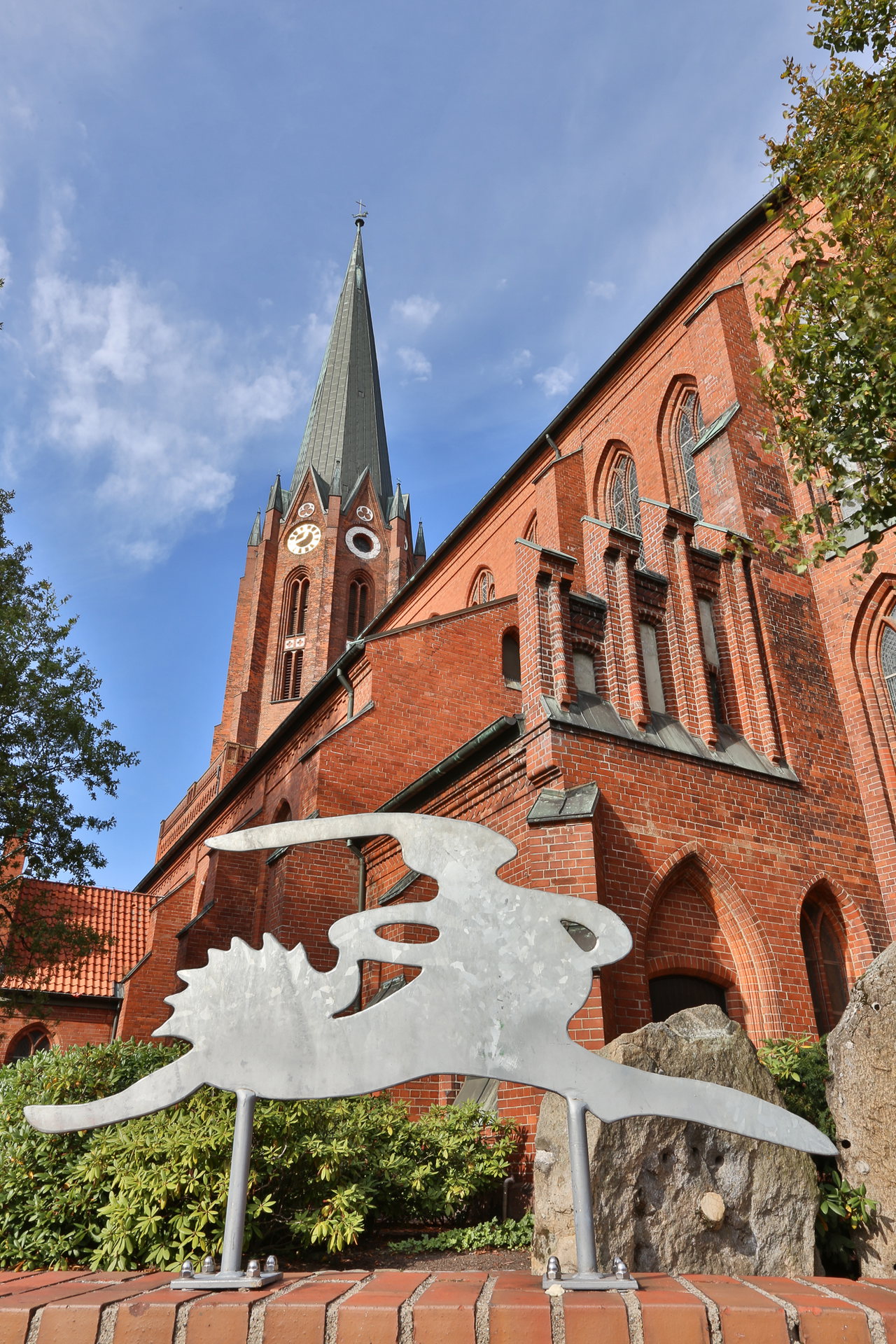 Hase und IGel vor der St. Petri Kirche in Buxtehude_Daniela Ponath Fotografie