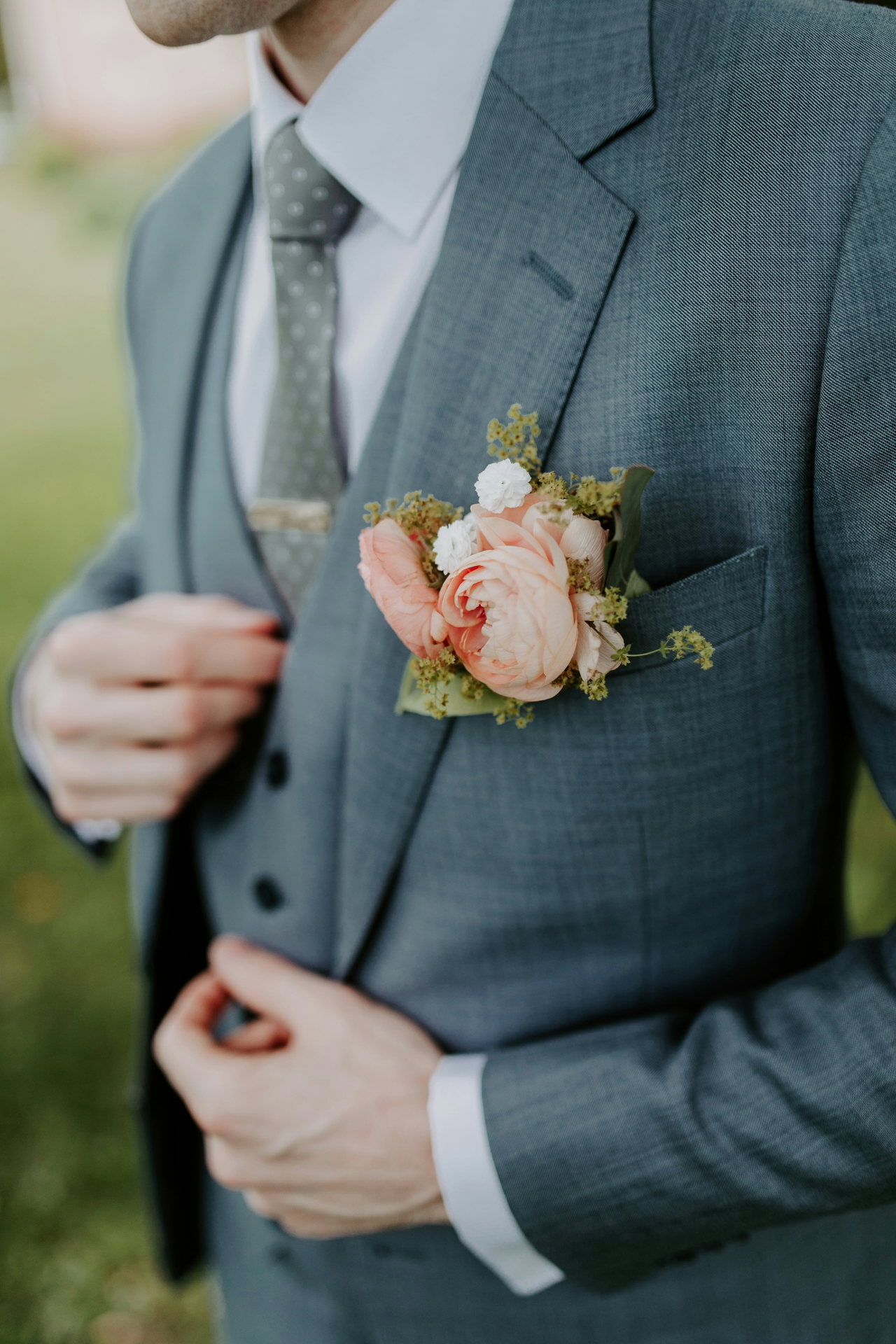 groom suit-cVRgwcudqDU-unsplash