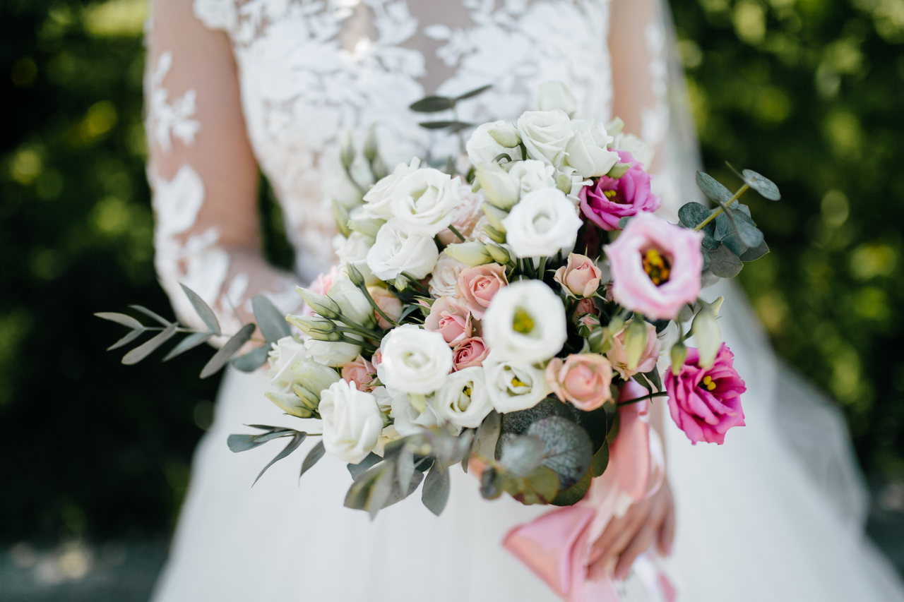 wedding-bouquet-bride-s-hands