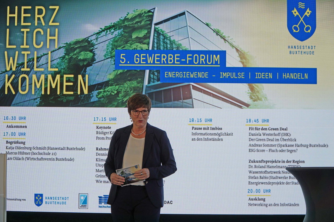 Begrüßung beim Gewerbeforum durch Bürgermeisterin Oldenburg-Schmidt_Hansestadt Buxtehude