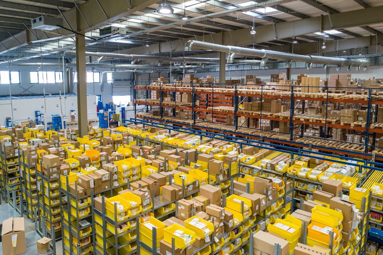 logistic-sczNLg6rrhQ-unsplash