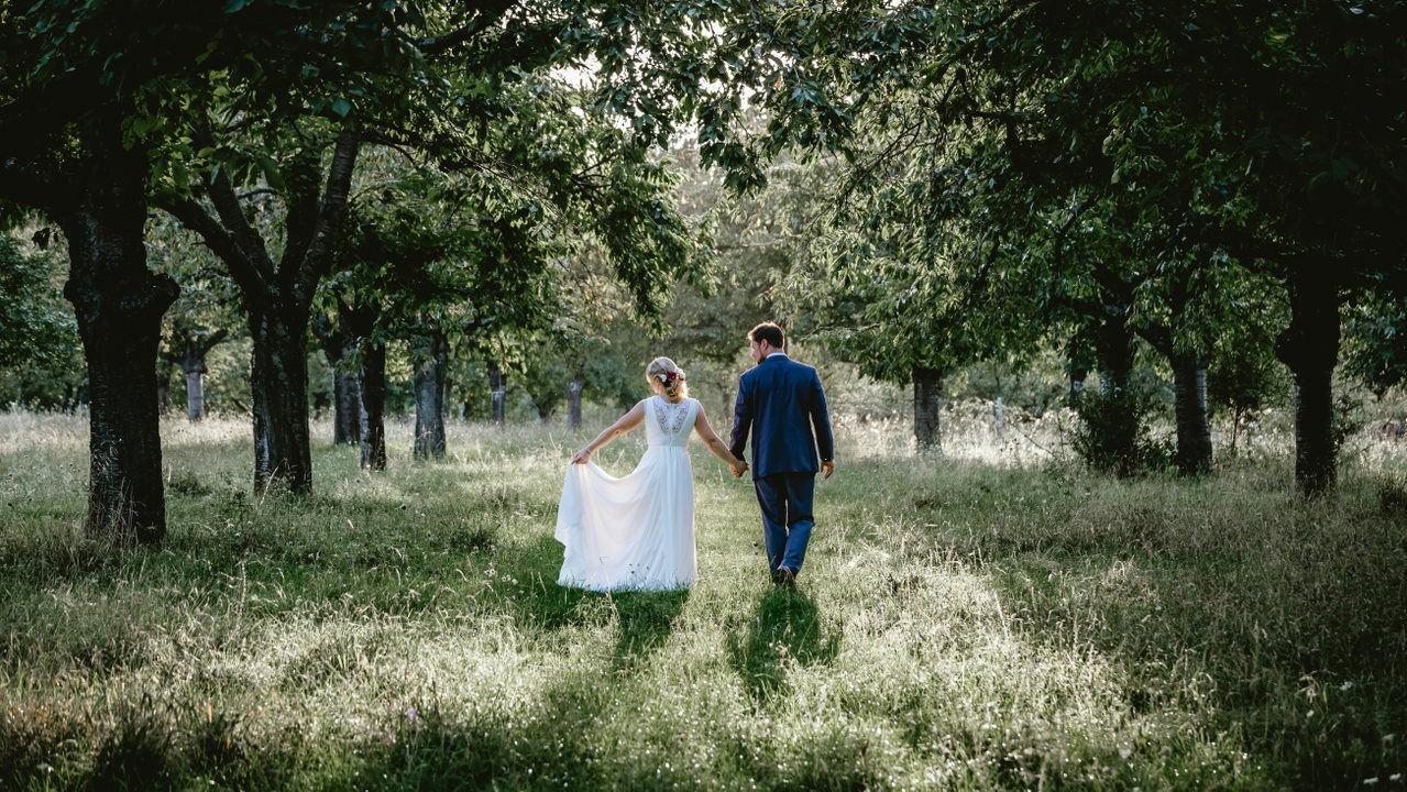wedding-yEcKzQtGUgw-unsplash