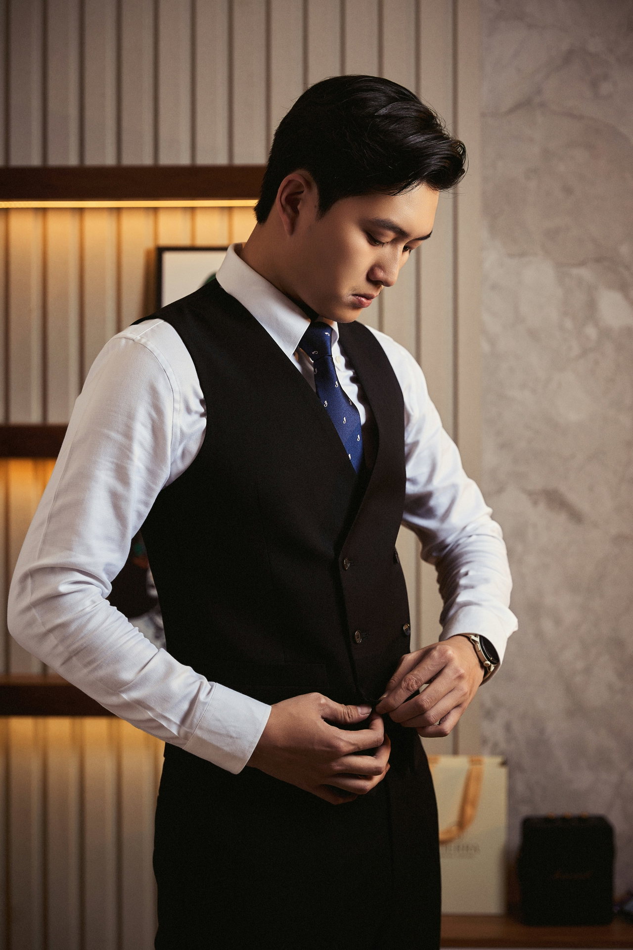 wedding vest-5dXP-uOu8GI-unsplash