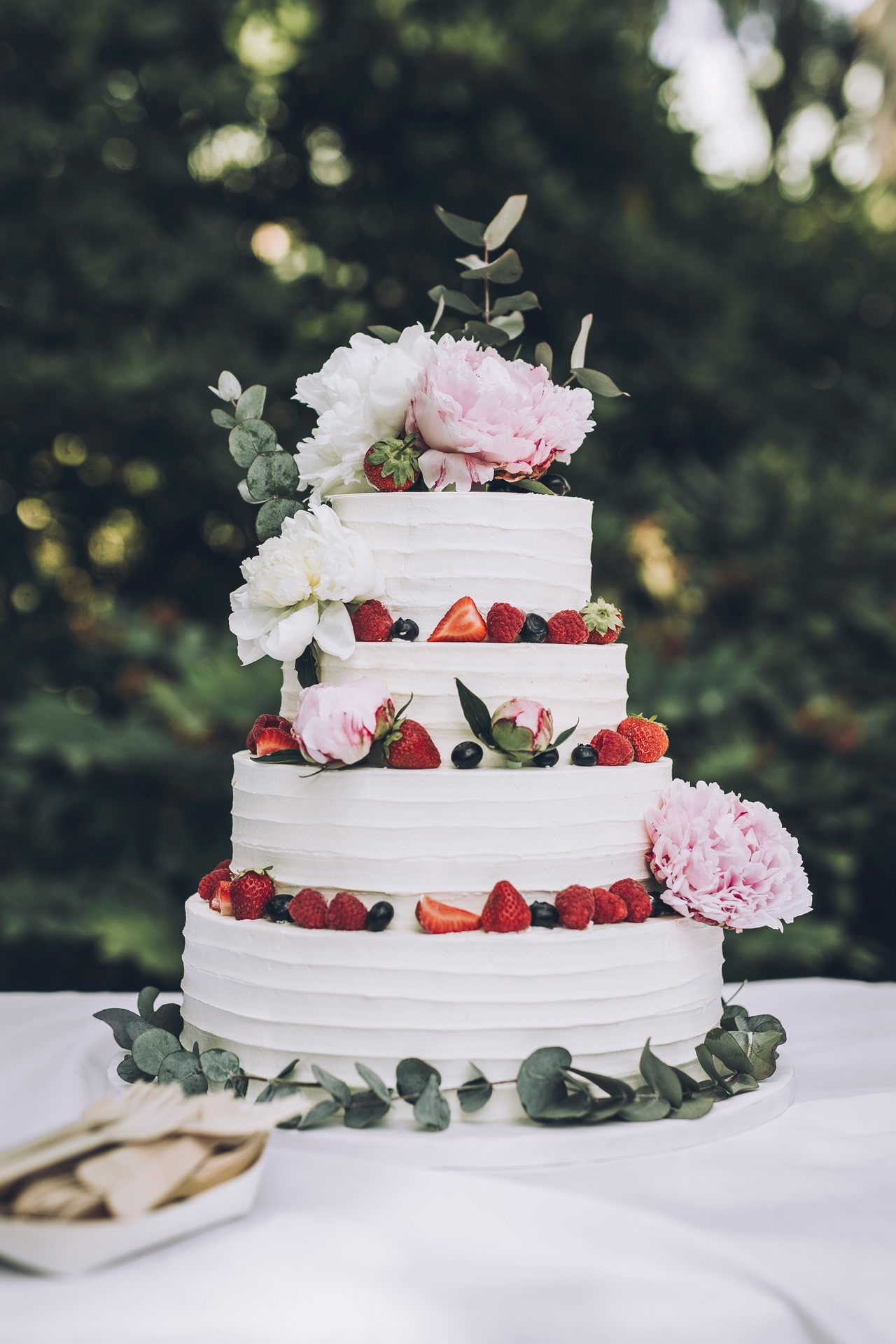 wedding cake-Xb5c2x6wJPc-unsplash