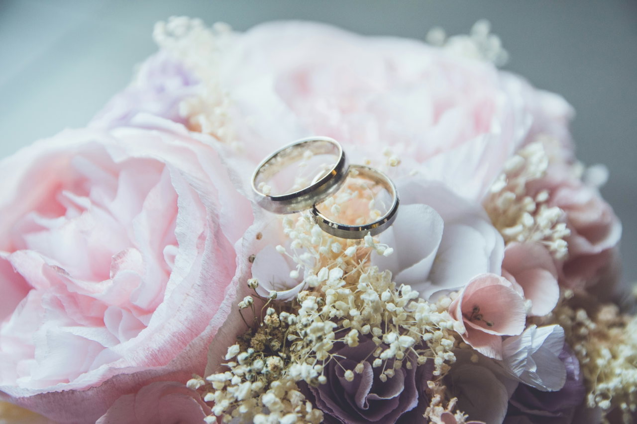 wedding rings-M2T1j-6Fn8w-unsplash